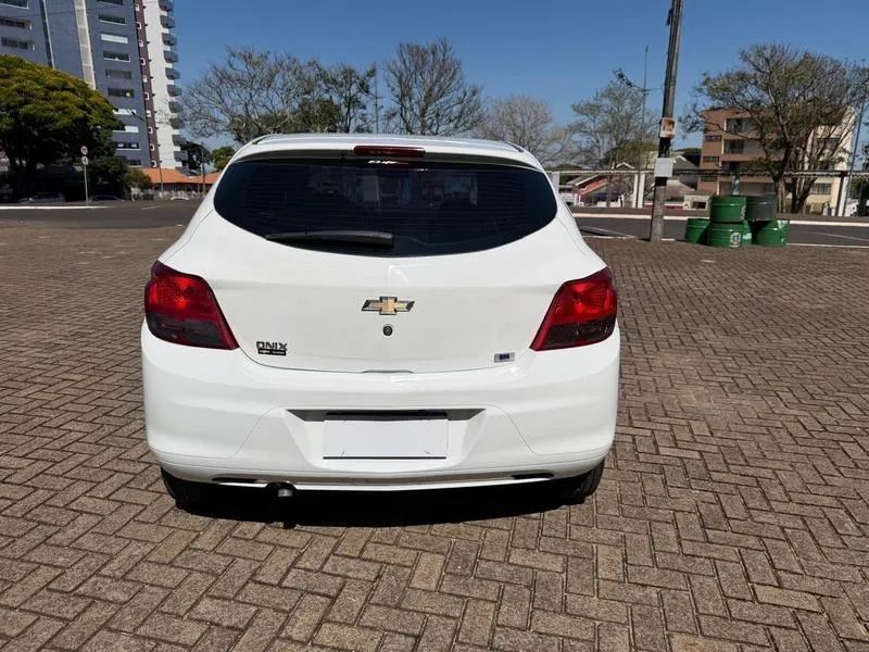 Chevrolet Onix JOY Hatch 1.0 8V Flex Mec. 4P 2019 - Foto 5