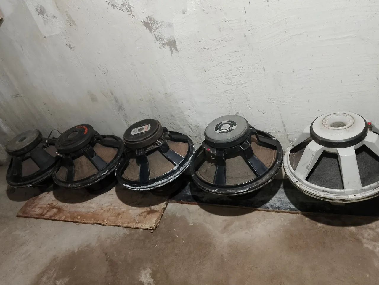 Vendo 10 fone de 18 polegadas 