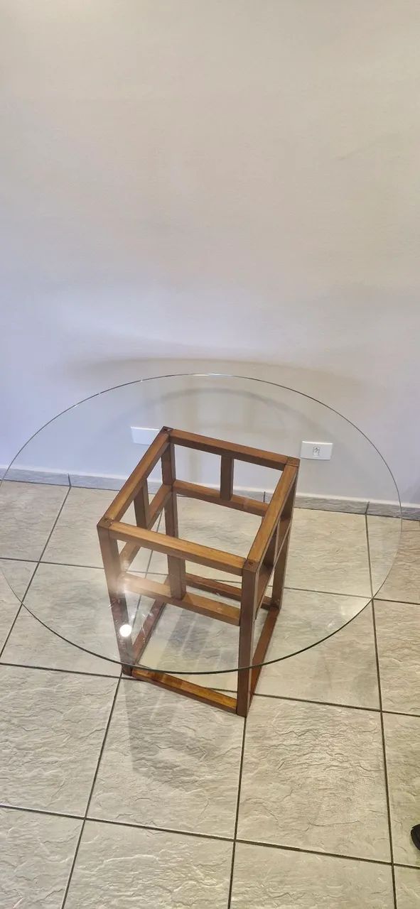 Mesa de vidro com base de madeira - Foto 3