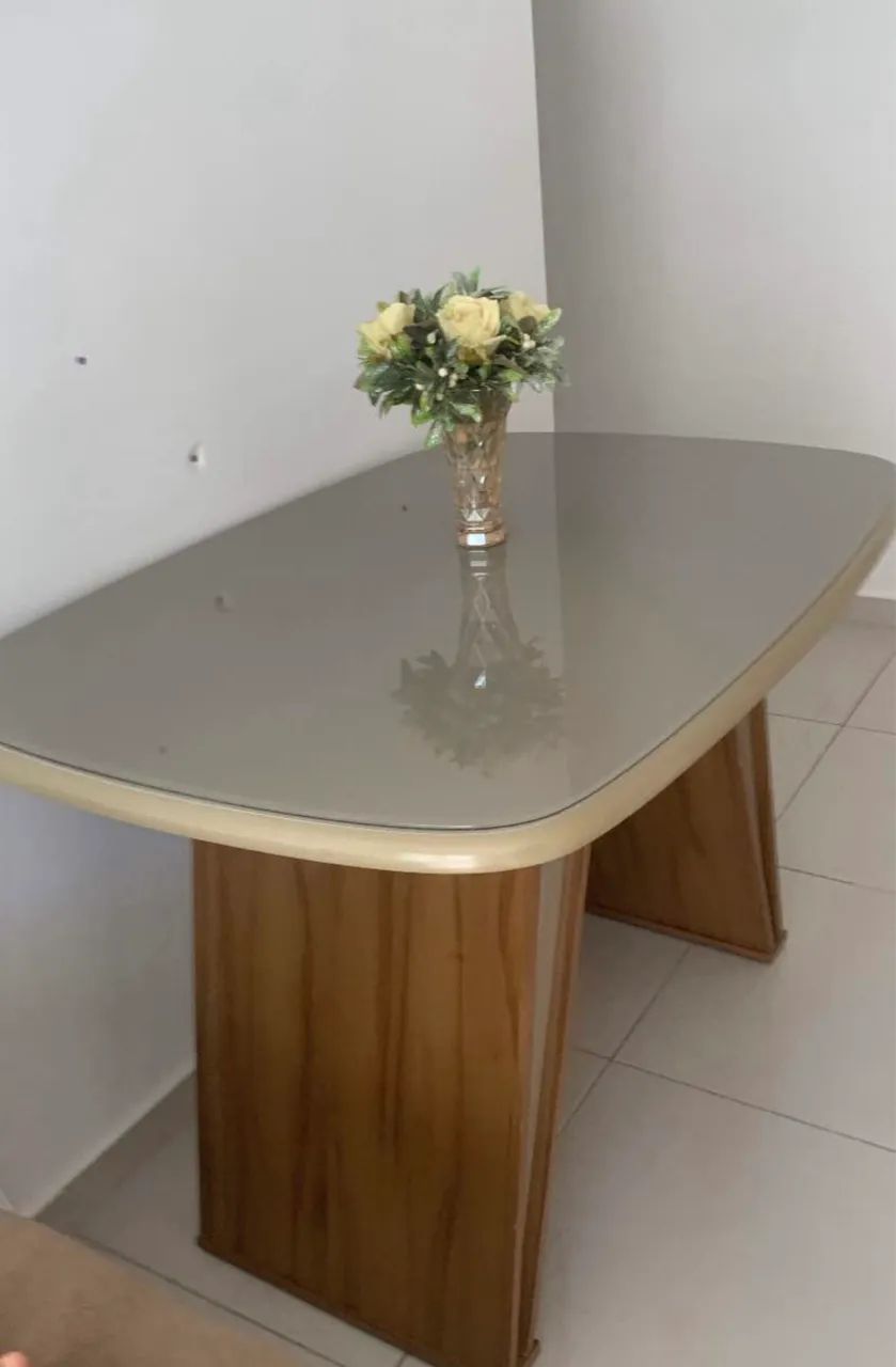 Mesa Laqueada com Vidro