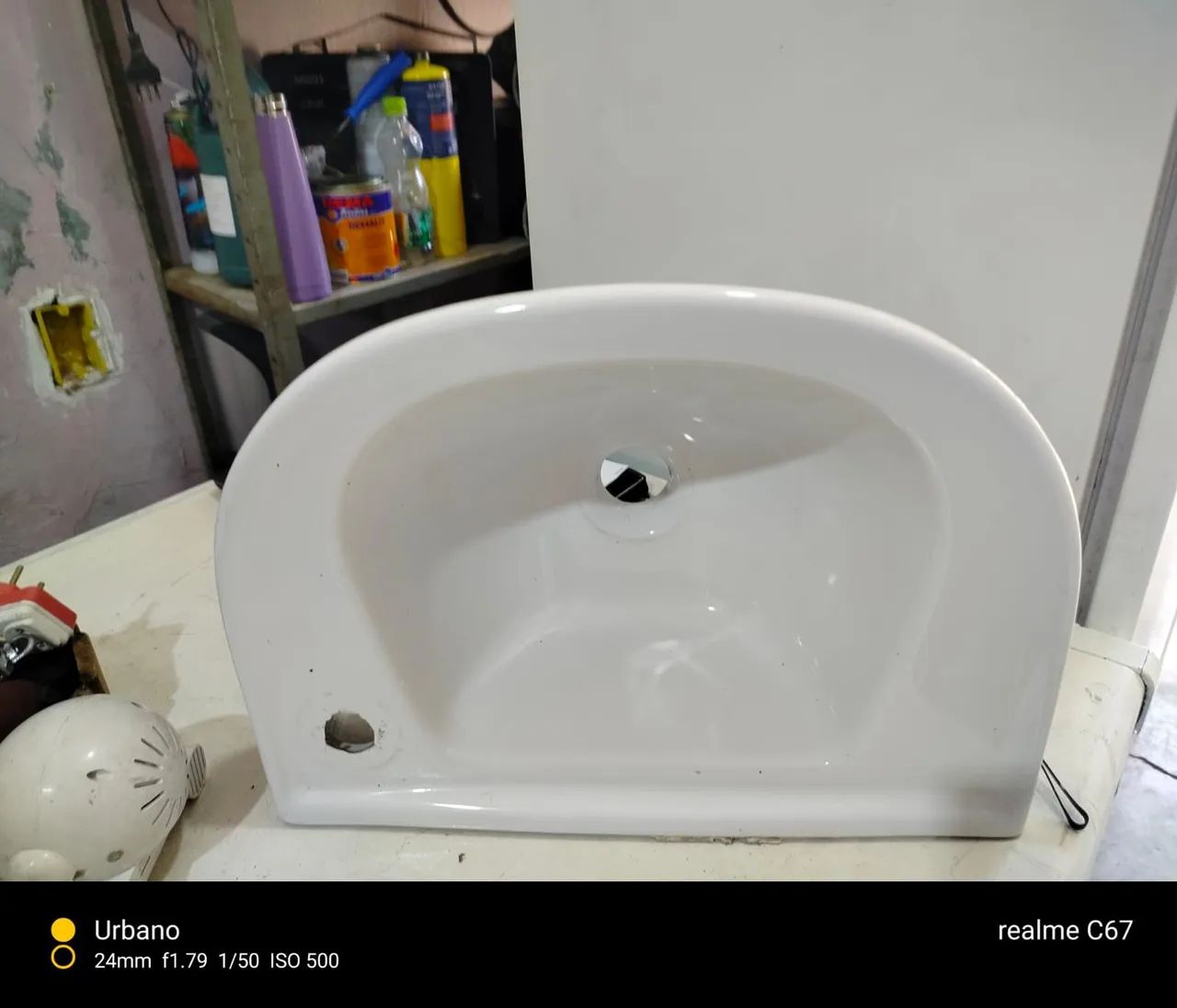 Bathroom sink441139920665978881