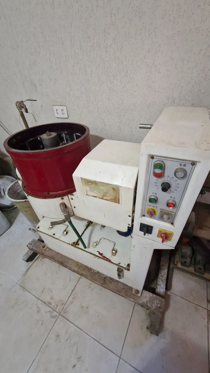 Vendo turbo acabamento capacidade 30 litros.