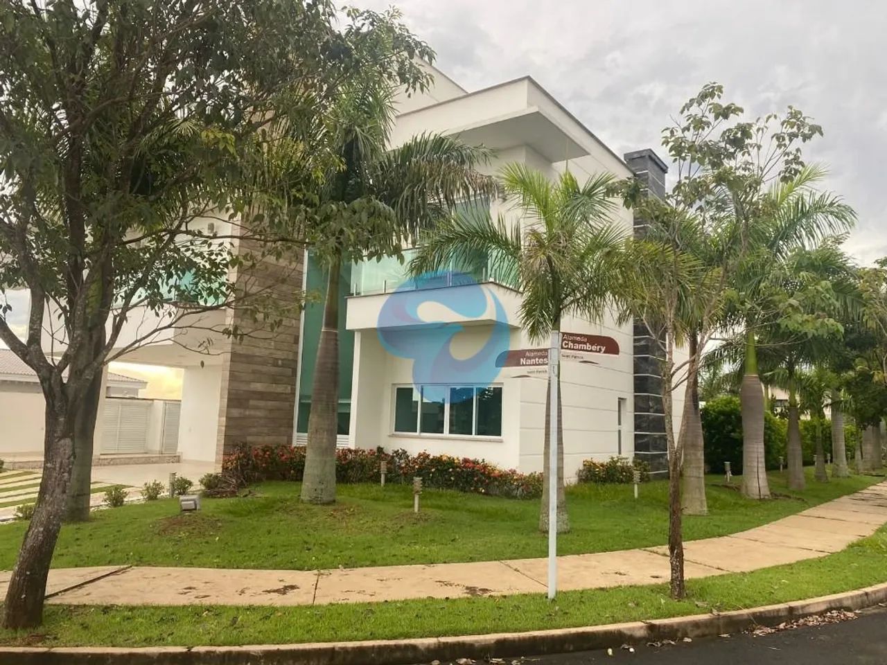 Sobrado no Saint Patrick com 4 dormitórios, 950 m² à venda e locação
