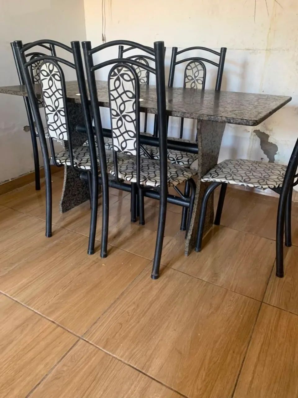 Mesa de mármore 6 cadeiras