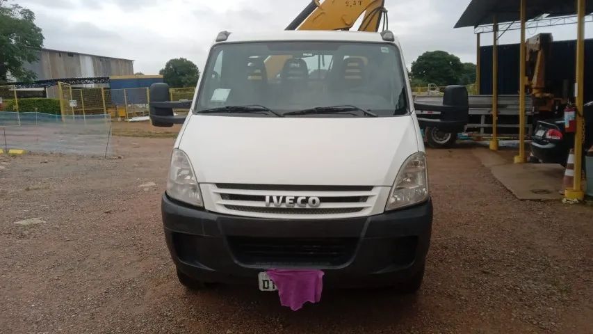 Caminhão Iveco Daily 70C com Munck
