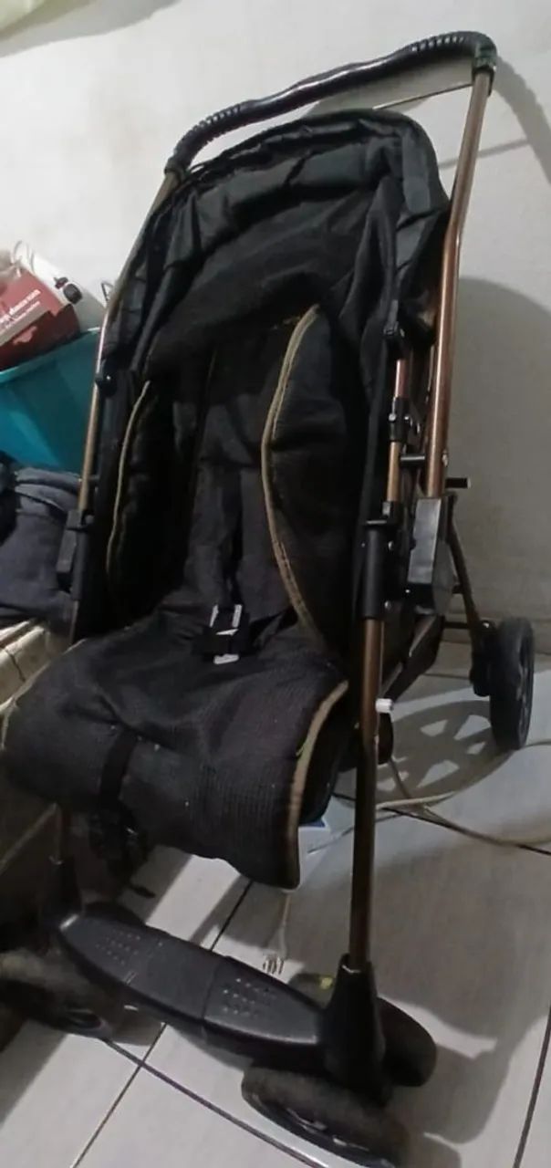 Vende carrinho de bebe + bebe conforto