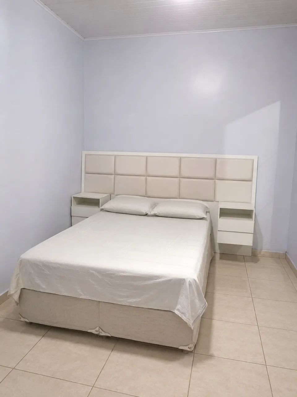 Cama box Queen + cabeceira estofada