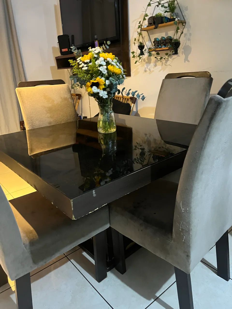Mesa com 4 cadeiras  - Foto 2