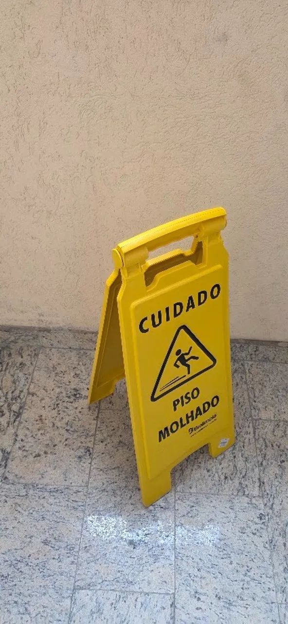 Placa Sinalizadora Bralímpia Piso Molhado Compacta Amarela