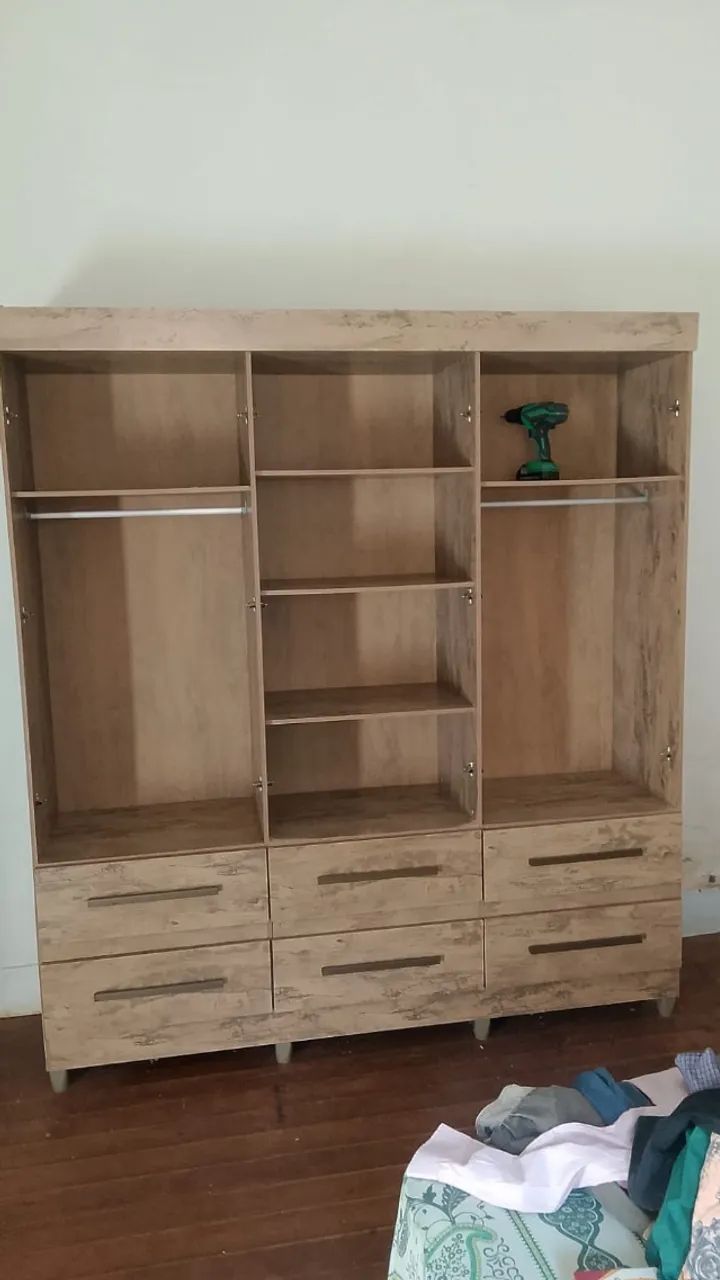 Guarda roupa ótimo entrega e montagem grátis  - Foto 2