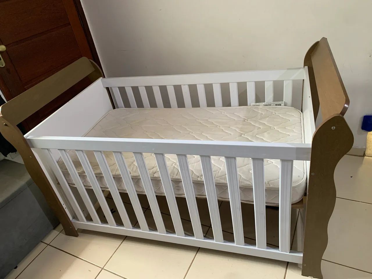 Berço com colchão 