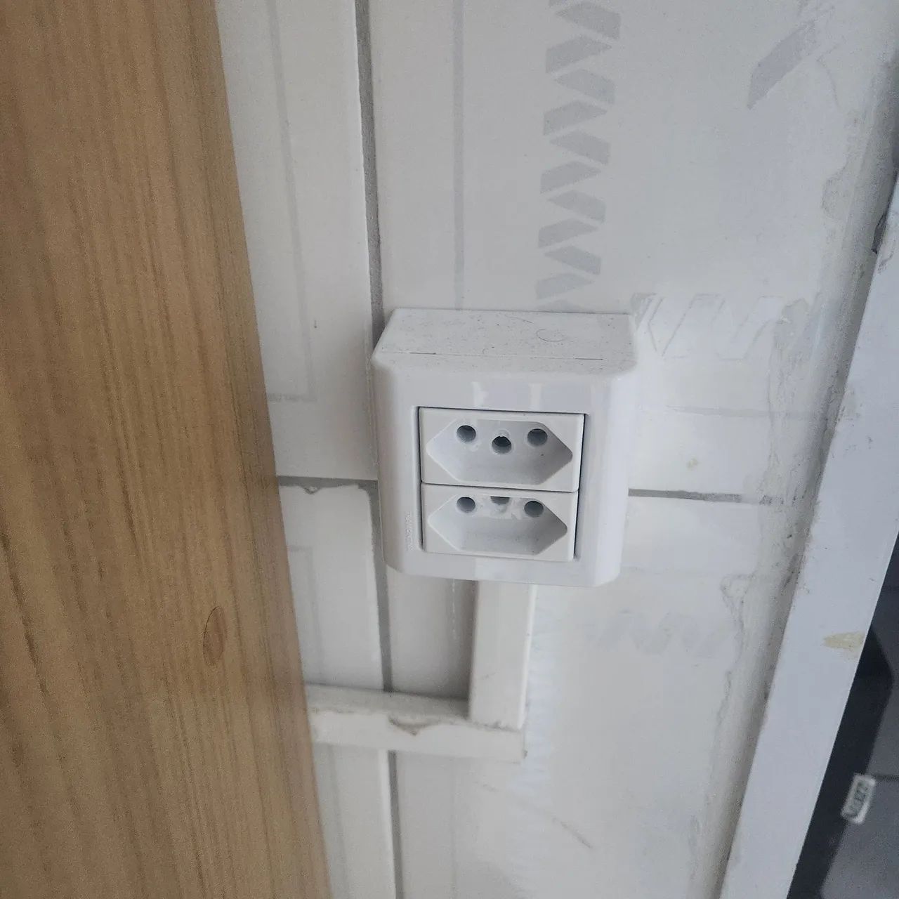 Eletricista Residencial e Comercial - Instalações e Reparos - Foto 5