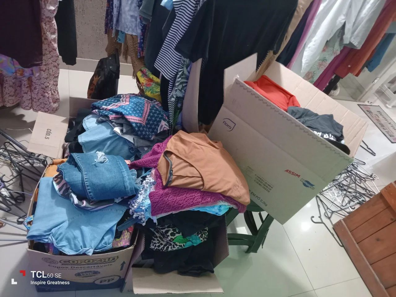 Lote de roupas pra brechó  - Foto 2