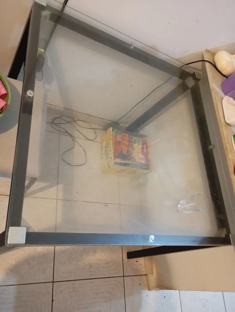 Mesa de vidro com 4 cadeiras - Foto 2