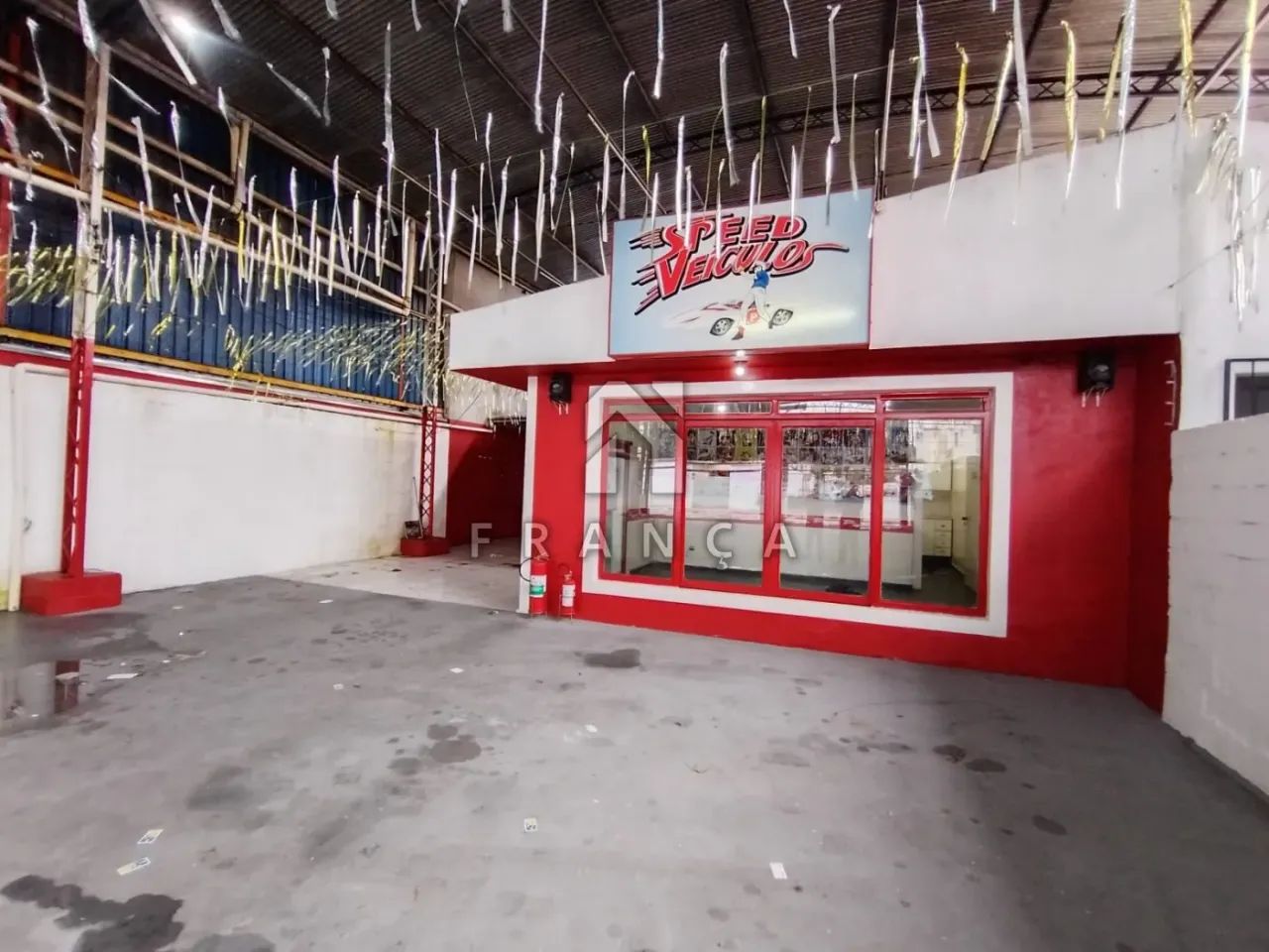 ALUGA-SE PONTO COMERCIAL NO CENTRO DE JACAREÍ - Foto 4
