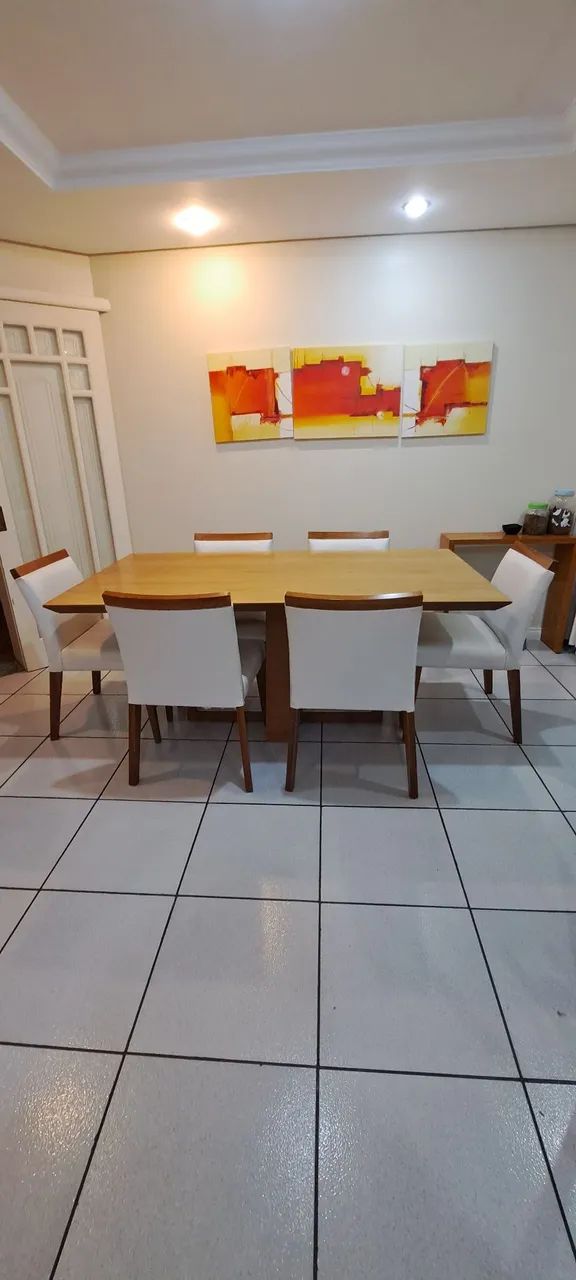 Mesa com 6 cadeiras