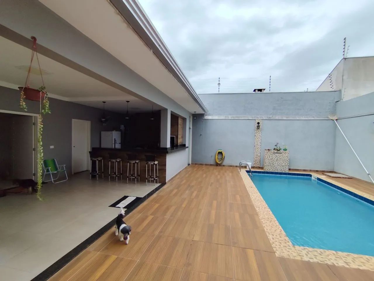 LINDA CASA COM PISCINA NO JARDIM TOQUIO  MARINGÁ