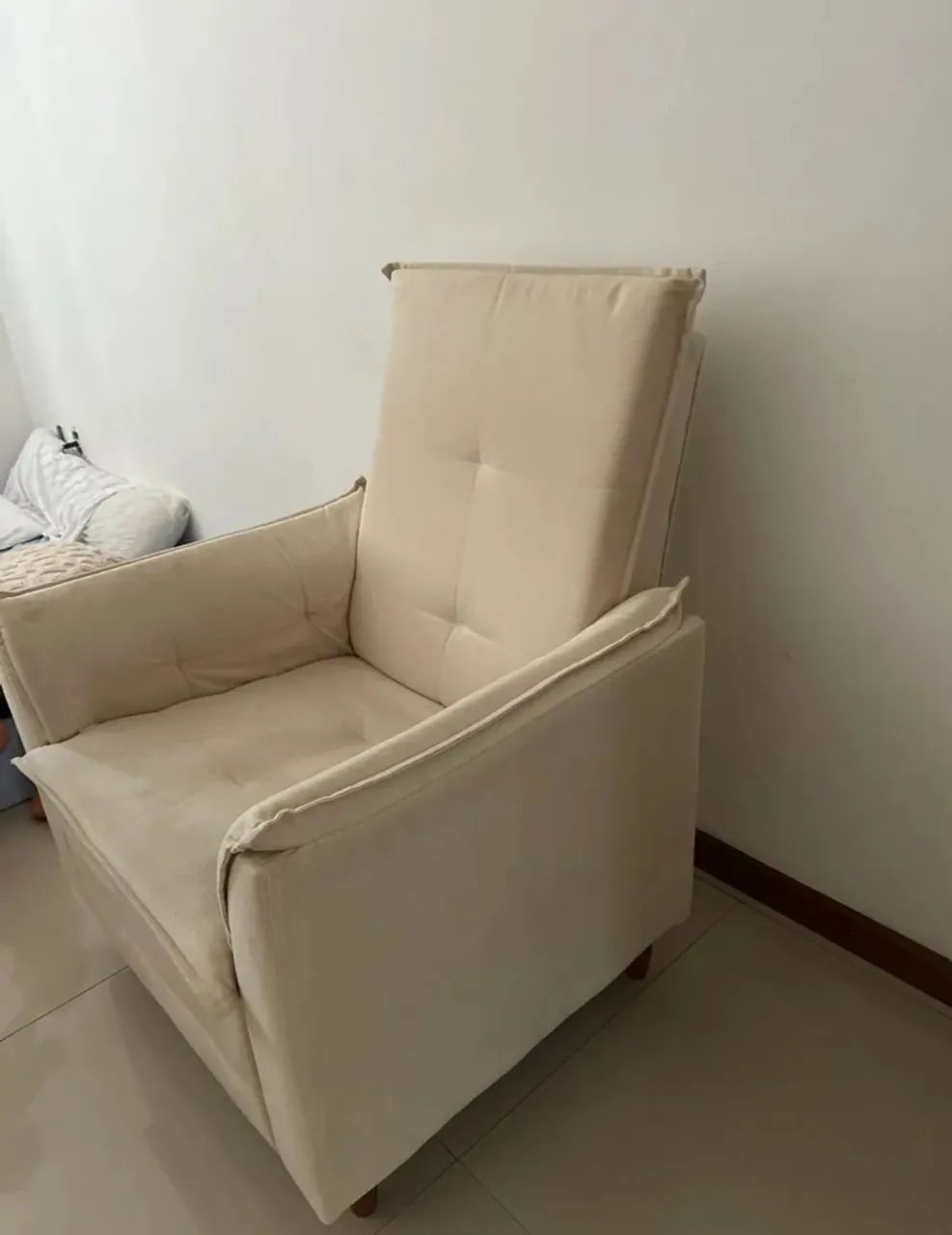 Poltrona de amamentação suede bege