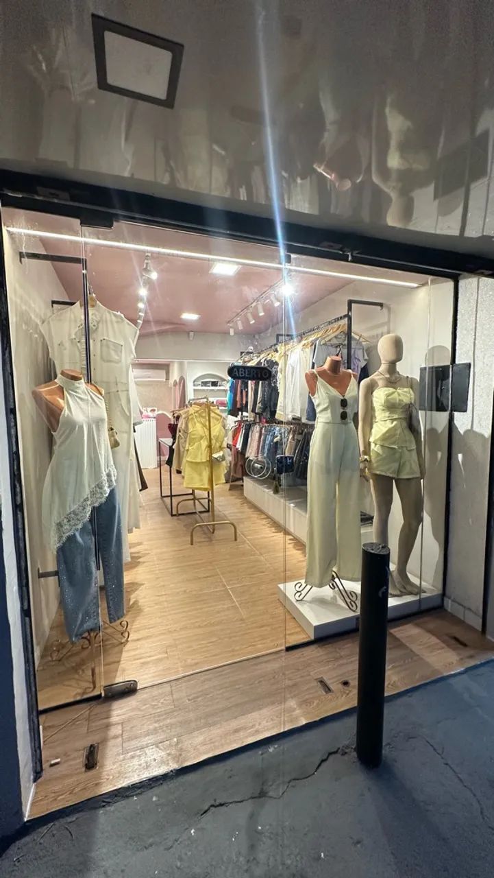 REPASSE LOJA DE ROUPAS COMPLETA + ESTOQUE- PRONTA P/ TRABALHAR - Foto 2