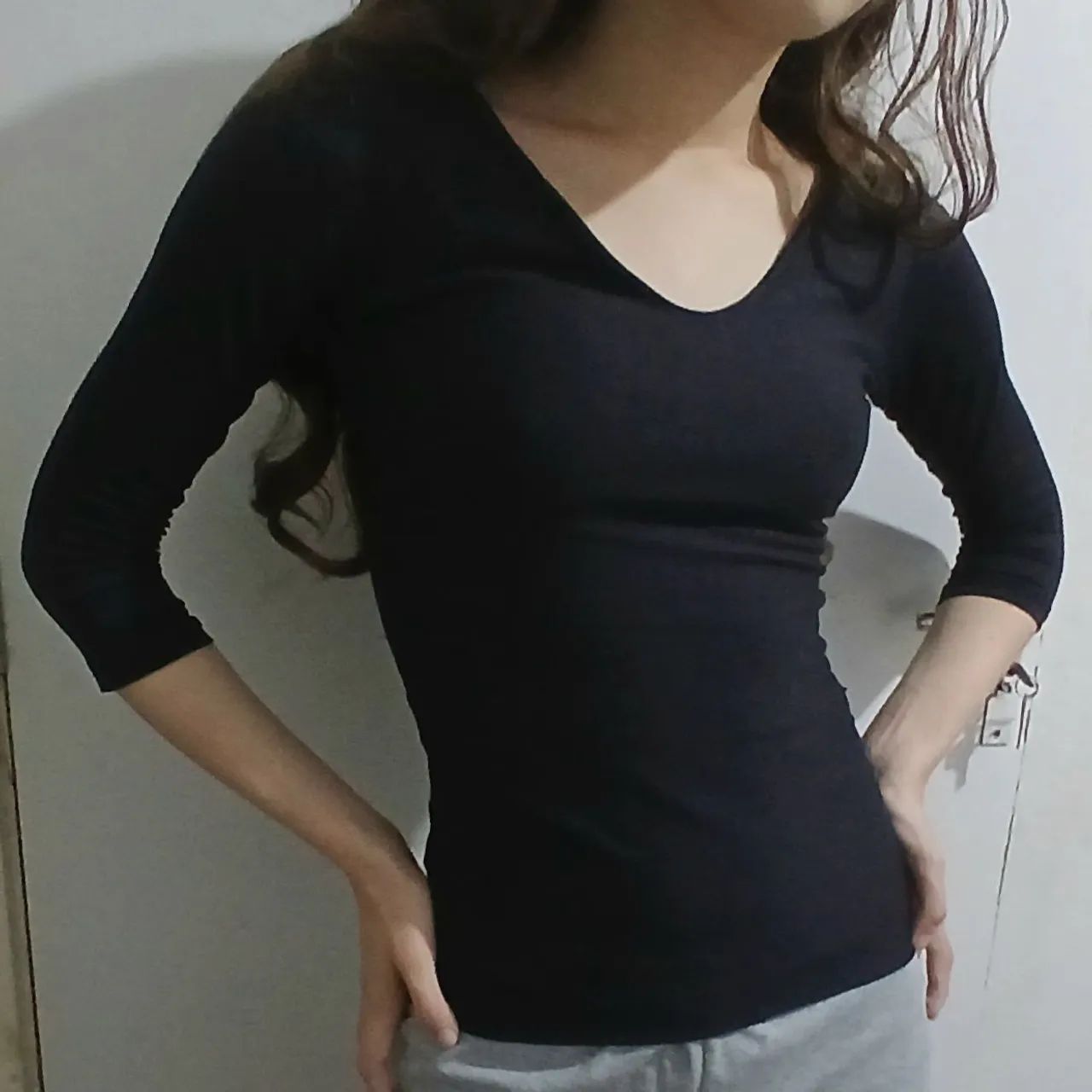 Blusa preta acinturada com manga média, tm PP - Foto 2