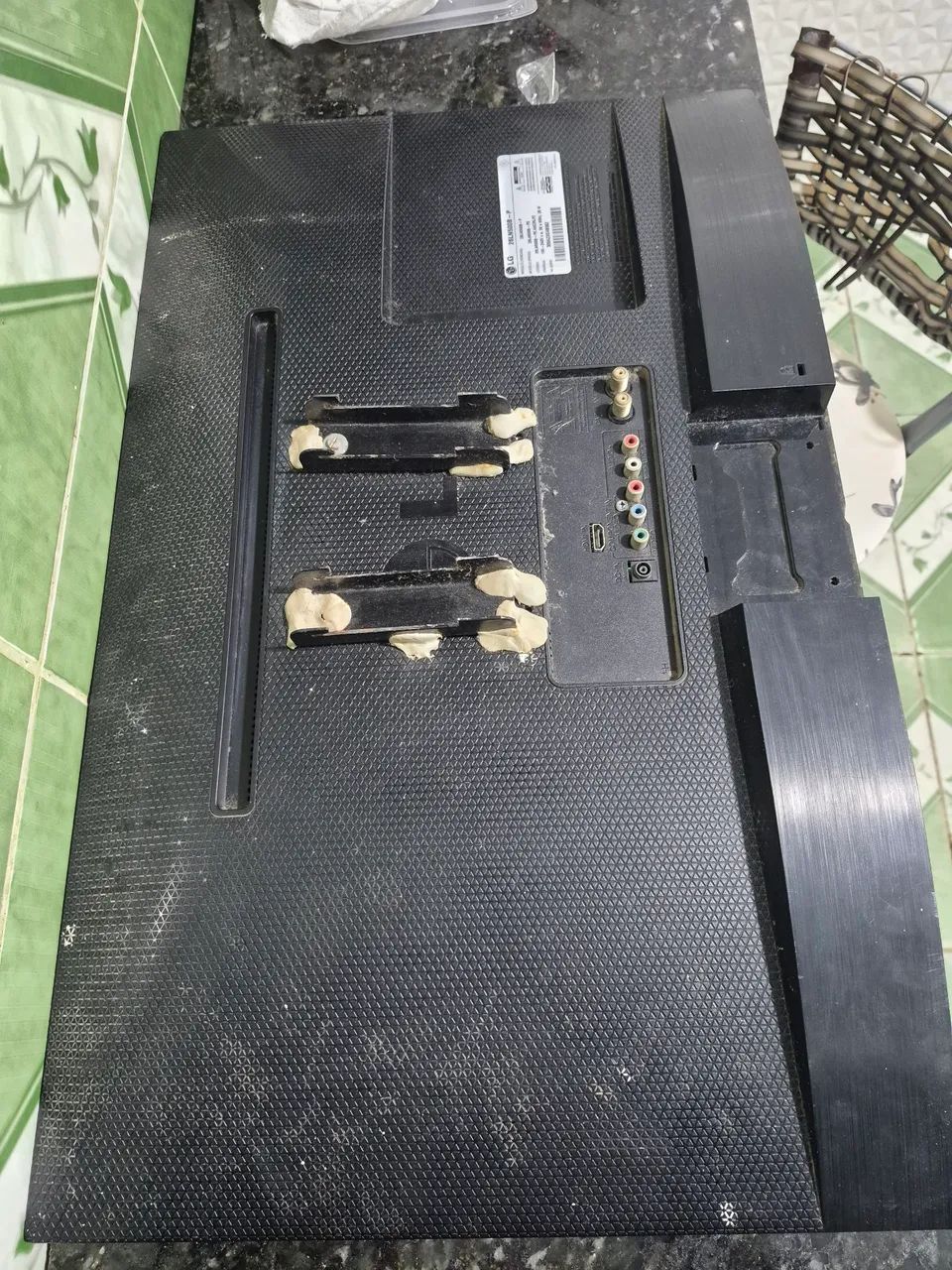 Vende-se TV 28 polegadas toda boa porém com defeito na tela - Foto 3