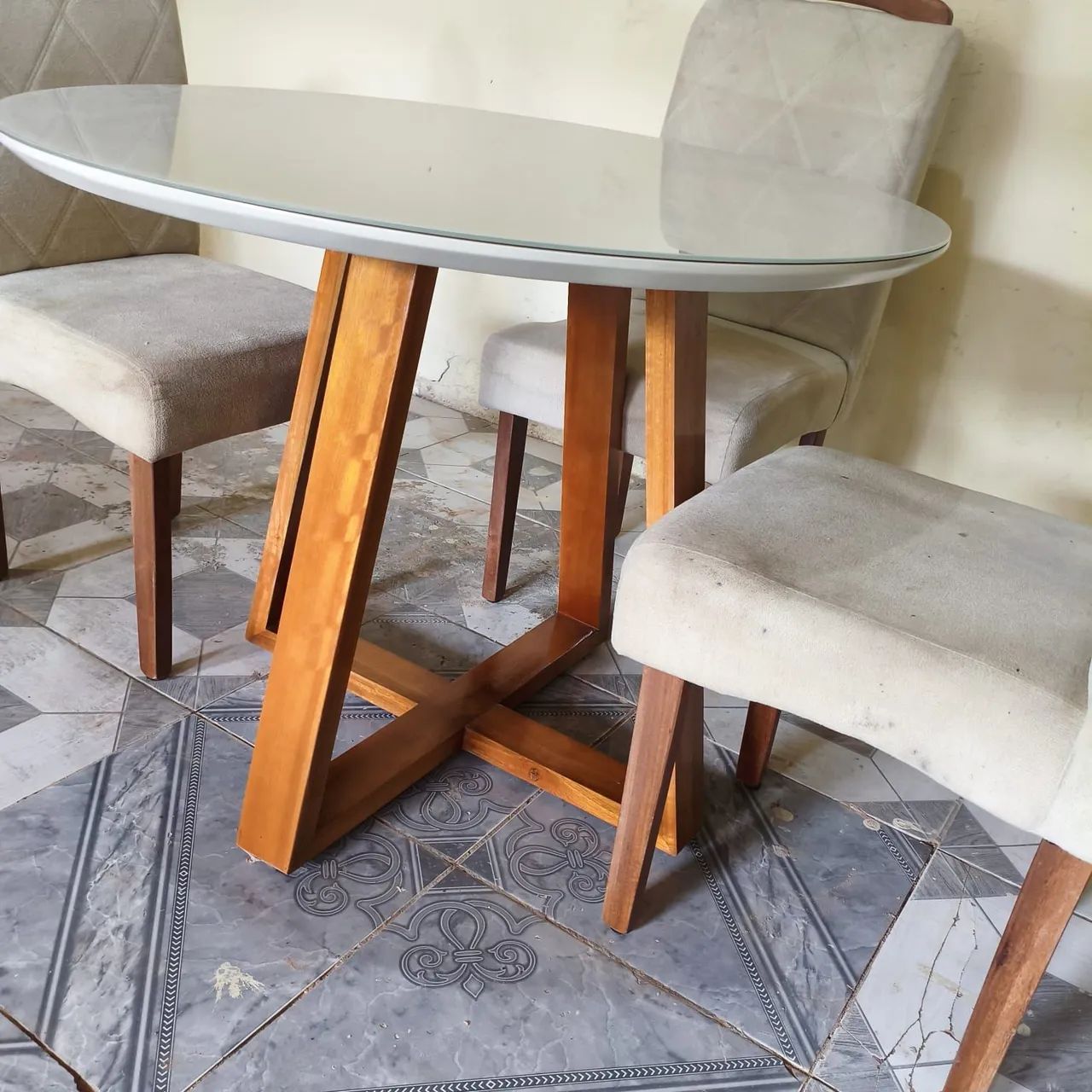 Vendo mesa com cadeiras a pronta entrega  - Foto 2