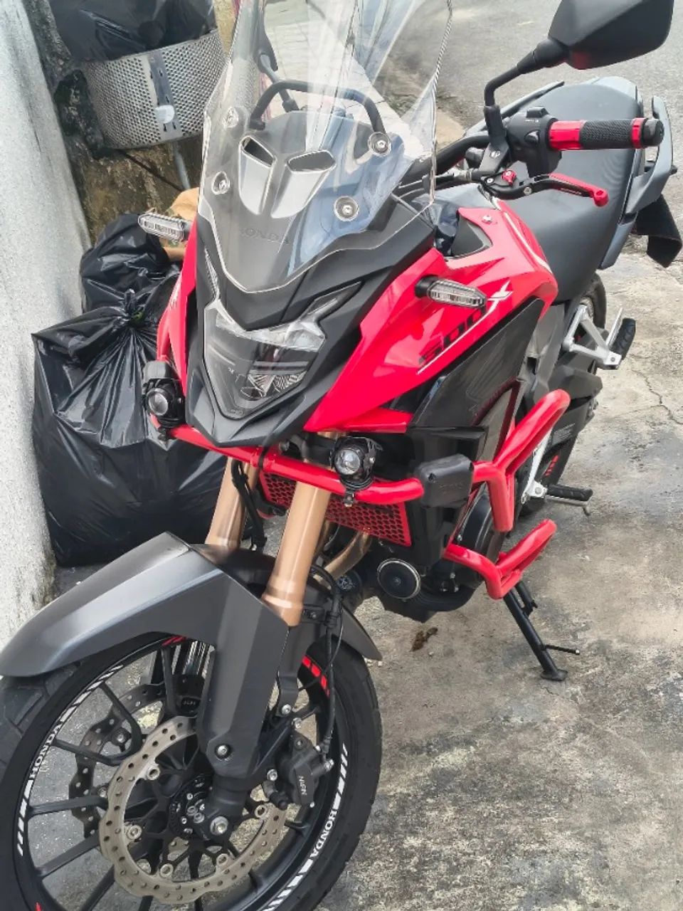 Linda CB500X