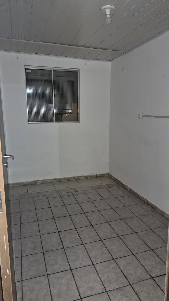 ALUGO QUARTO EM CASA