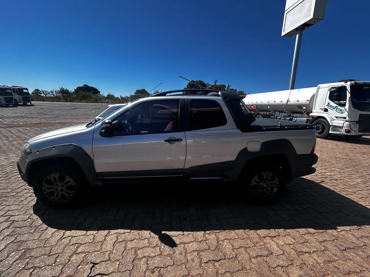 Fiat Strada Adventure1.8/ 1.8 Locker Flex CD 2010 - Foto 2