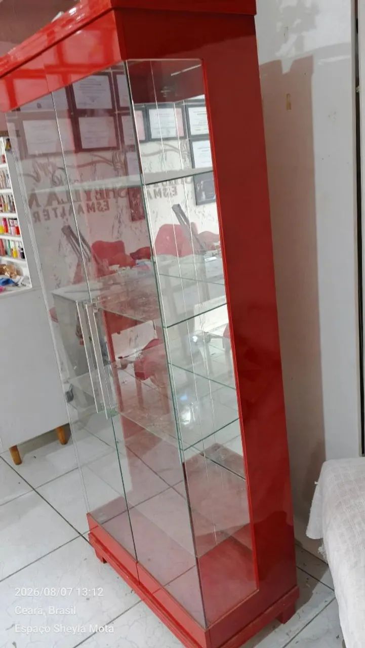Cristaleira Vermelha - Foto 2