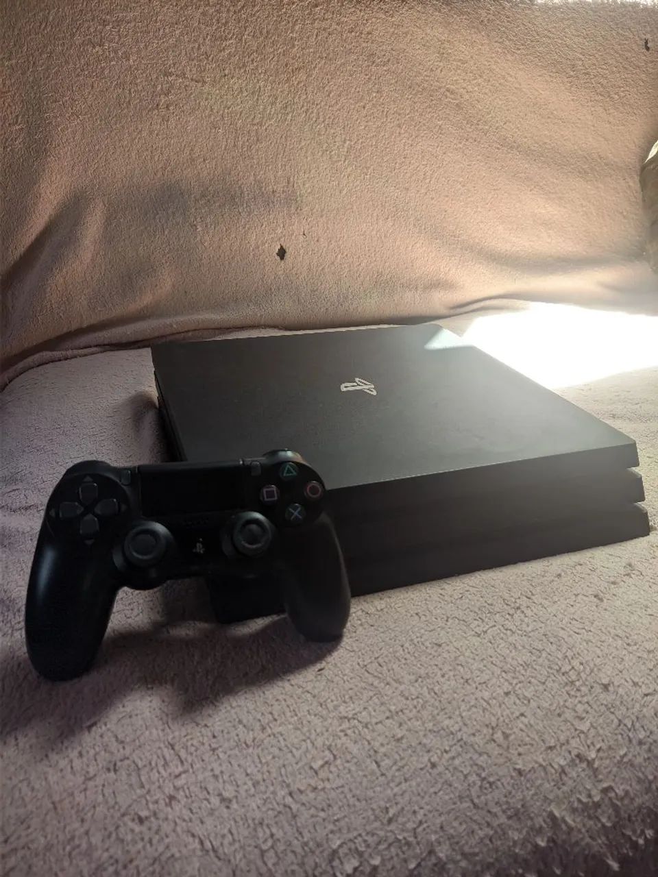 Vendo PS4 Pro em bom estado