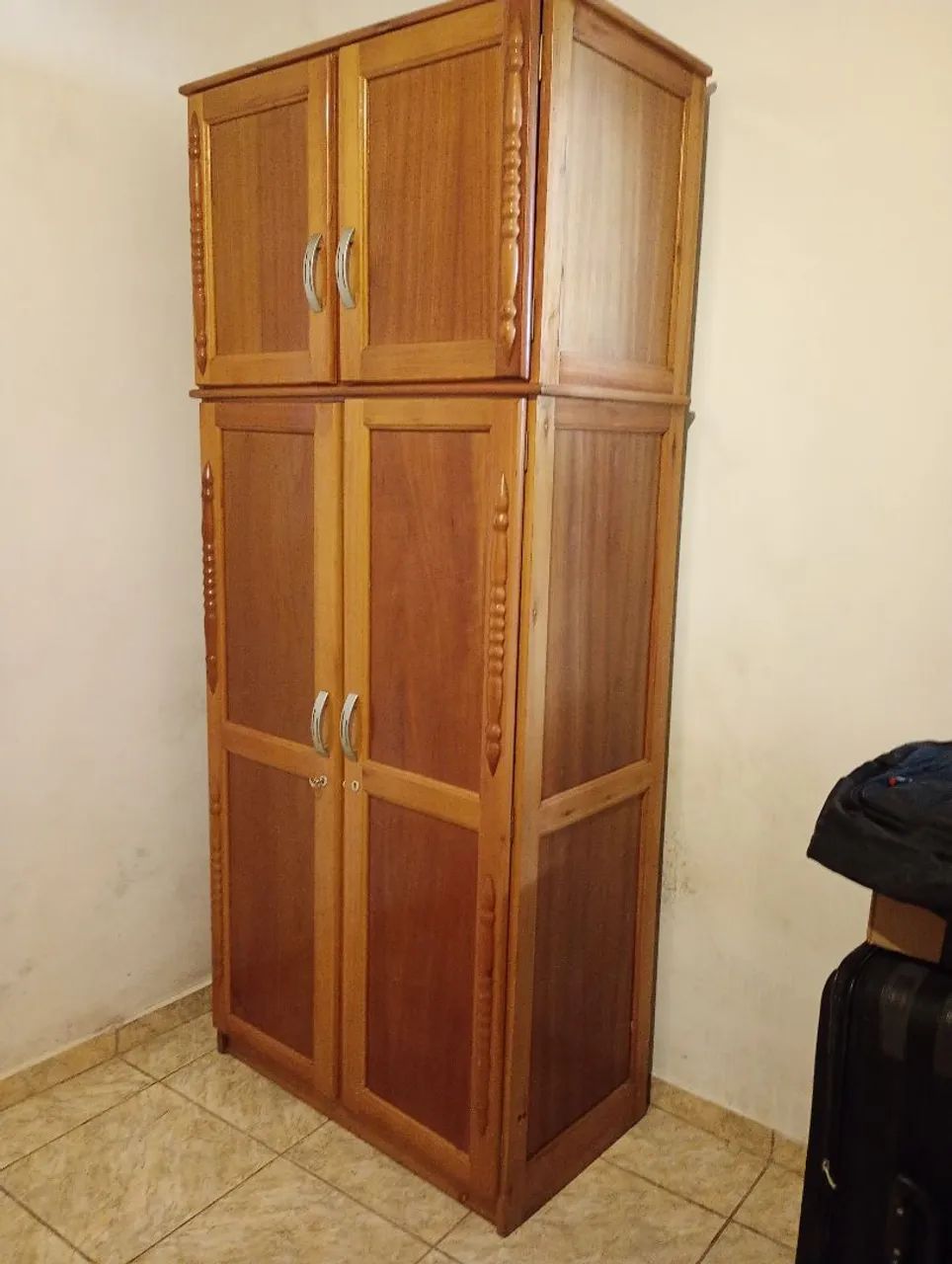 Guarda roupa solteiro 4 portas 