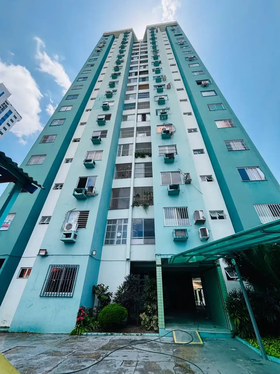 VENDO APARTAMENTO EDIFÍCIO GUARAPARI