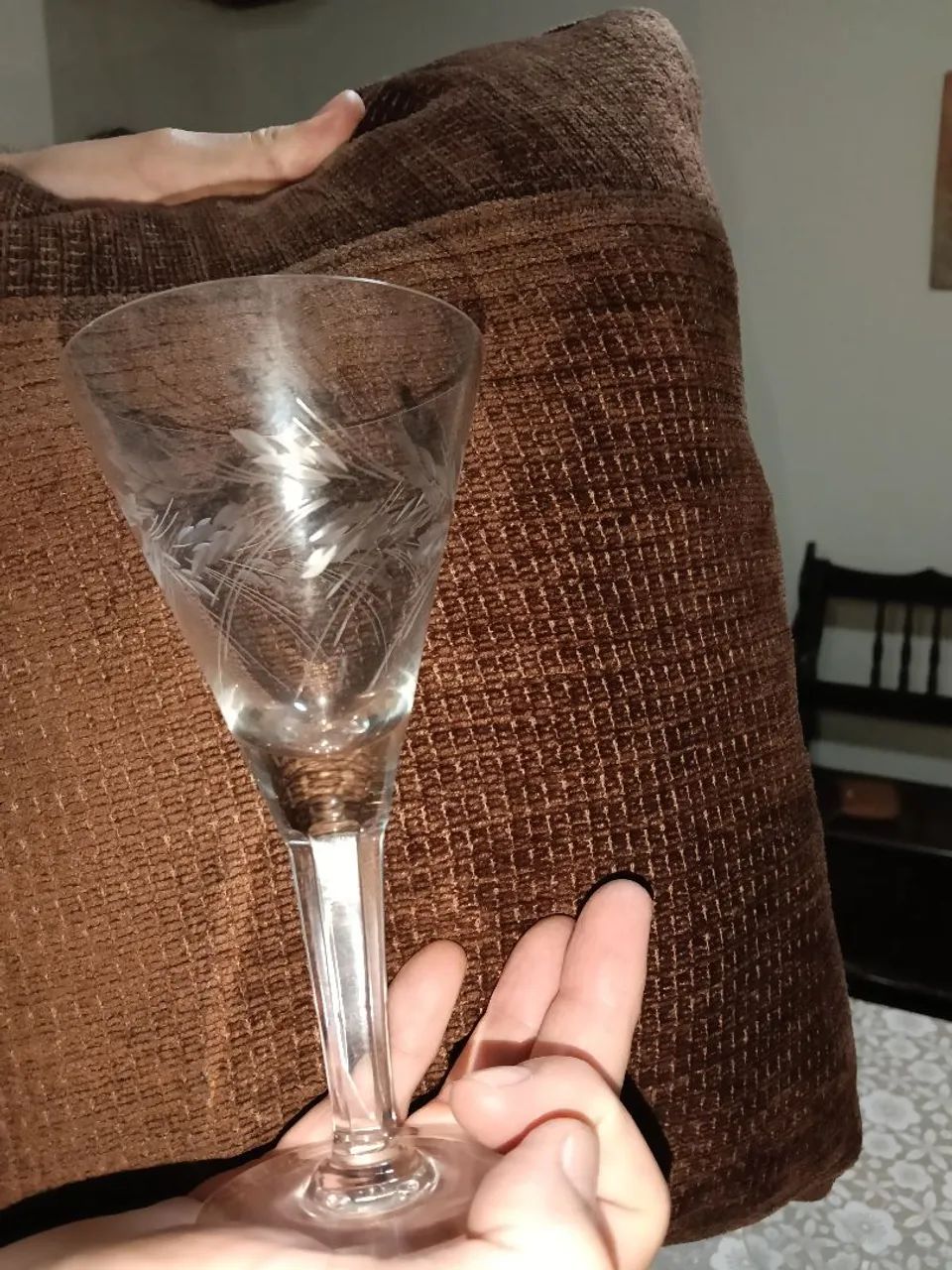 Taças para vinho em cristal.Lapidação detalhada com padrão de ramos.Antigas.9 peças. - Foto 2