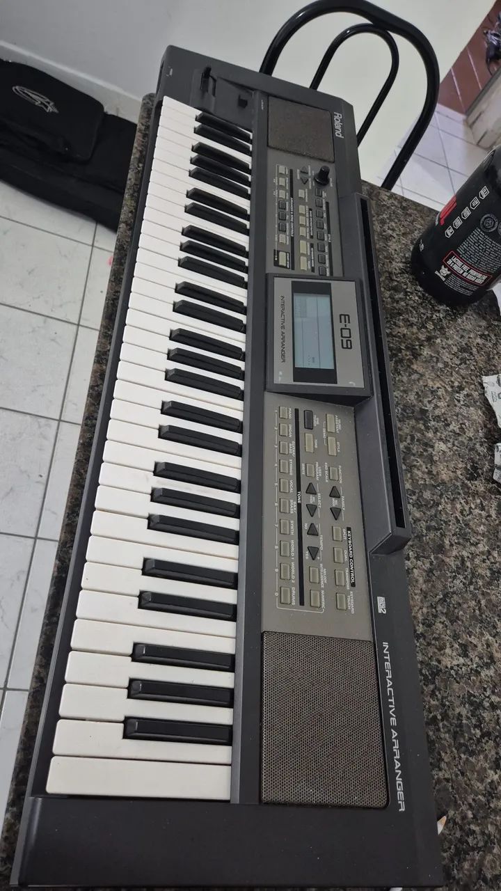 Teclado Roland E-09 - Foto 3