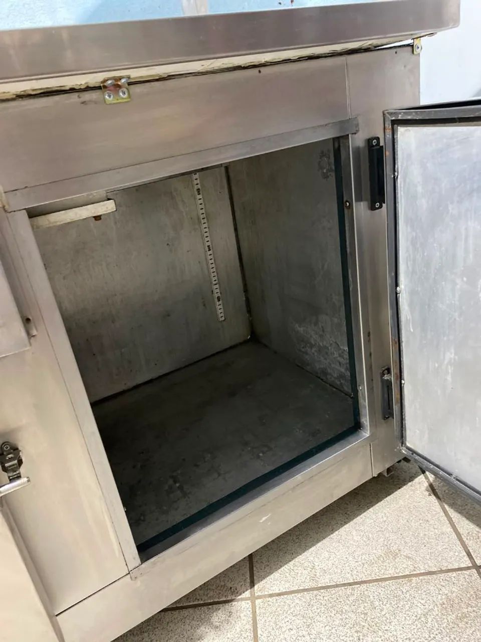 Balcão refrigerado c/condimentadora e pia 220v ENTREGO  - Foto 4