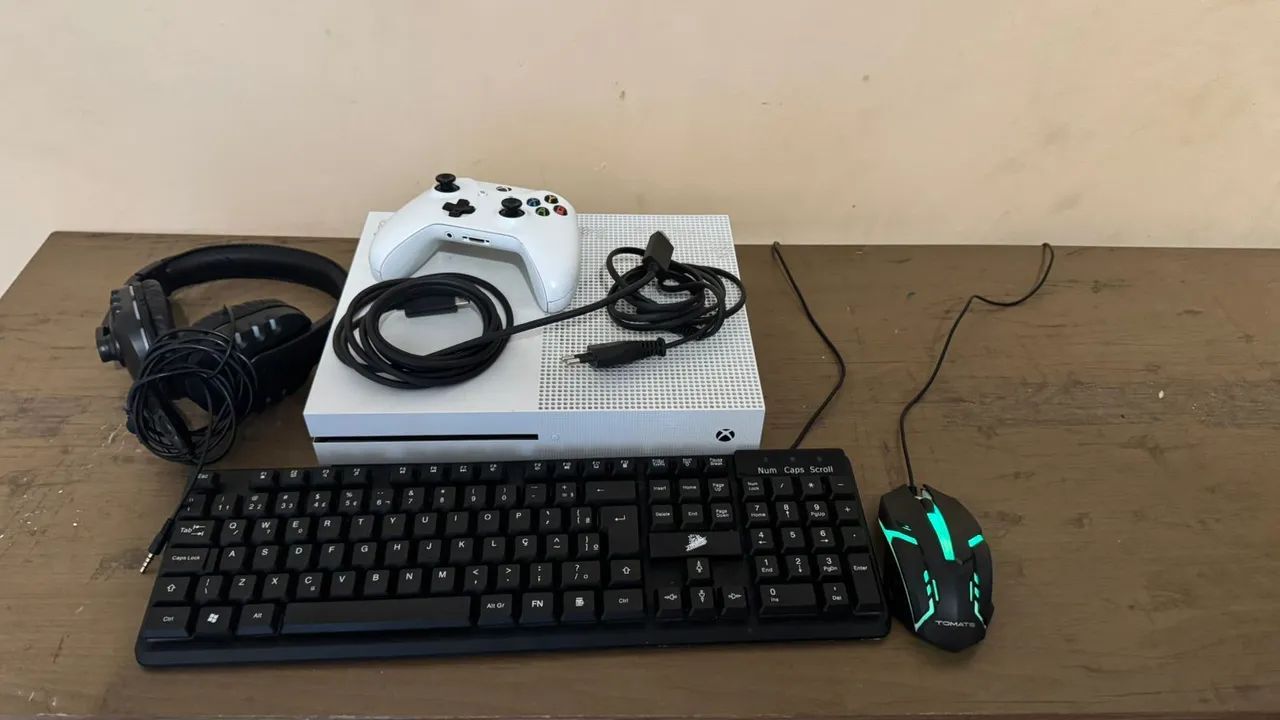 Vendo Xbox com 1 controle teclado e mouse fone e com os fios na caixa  - Foto 2