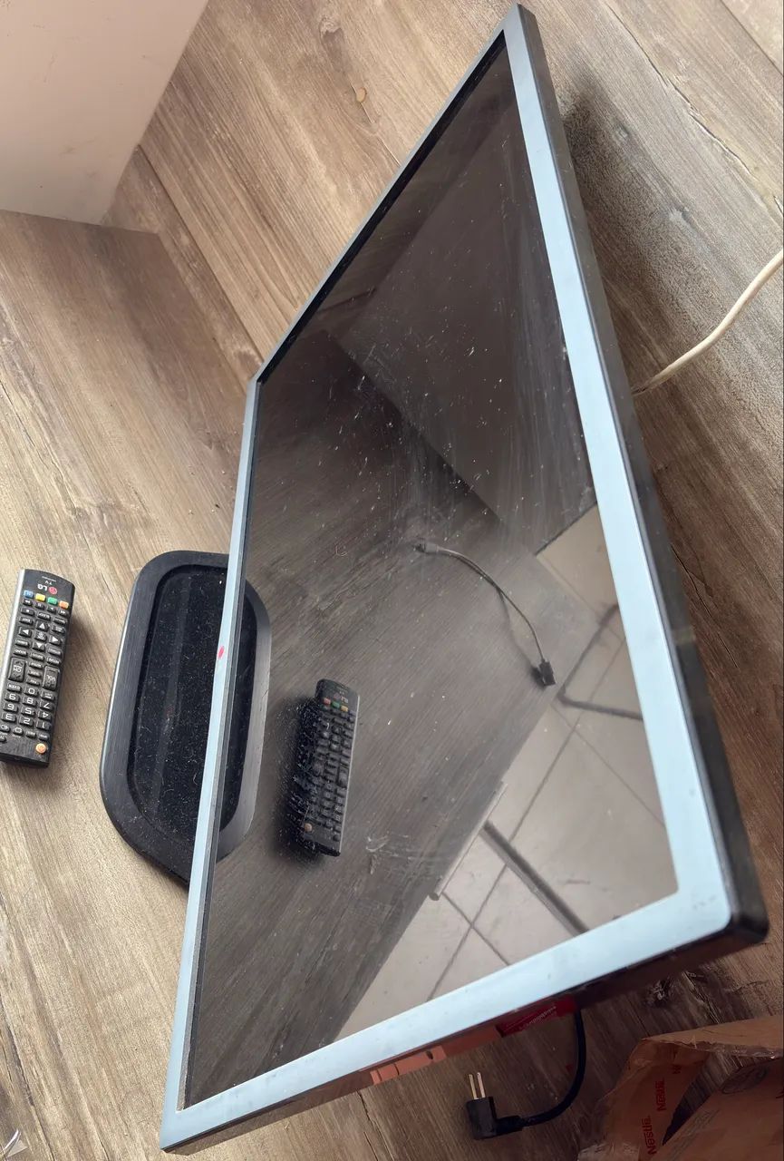 TV Led 32 polegadas com defeito - não smart