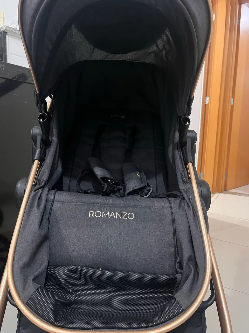 Vendo carrinho de BB , seminovo e reforçado  - Foto 4