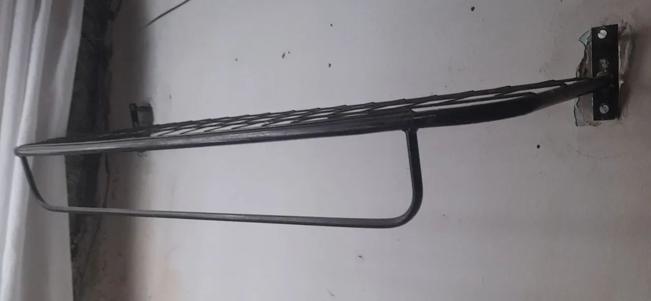Arara de Roupas de Parede - Foto 2