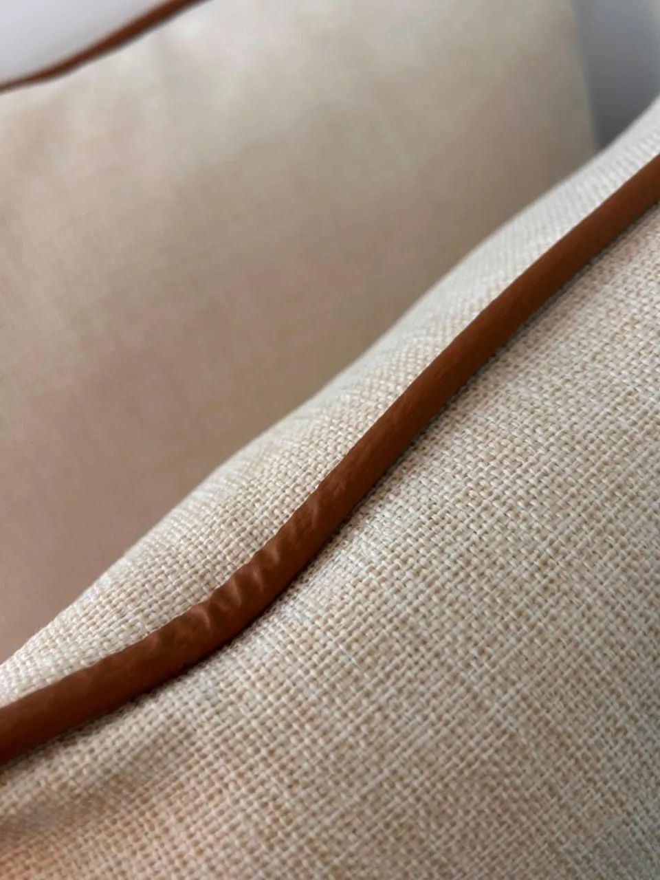 Sofá linho e revestimento de couro - Foto 4