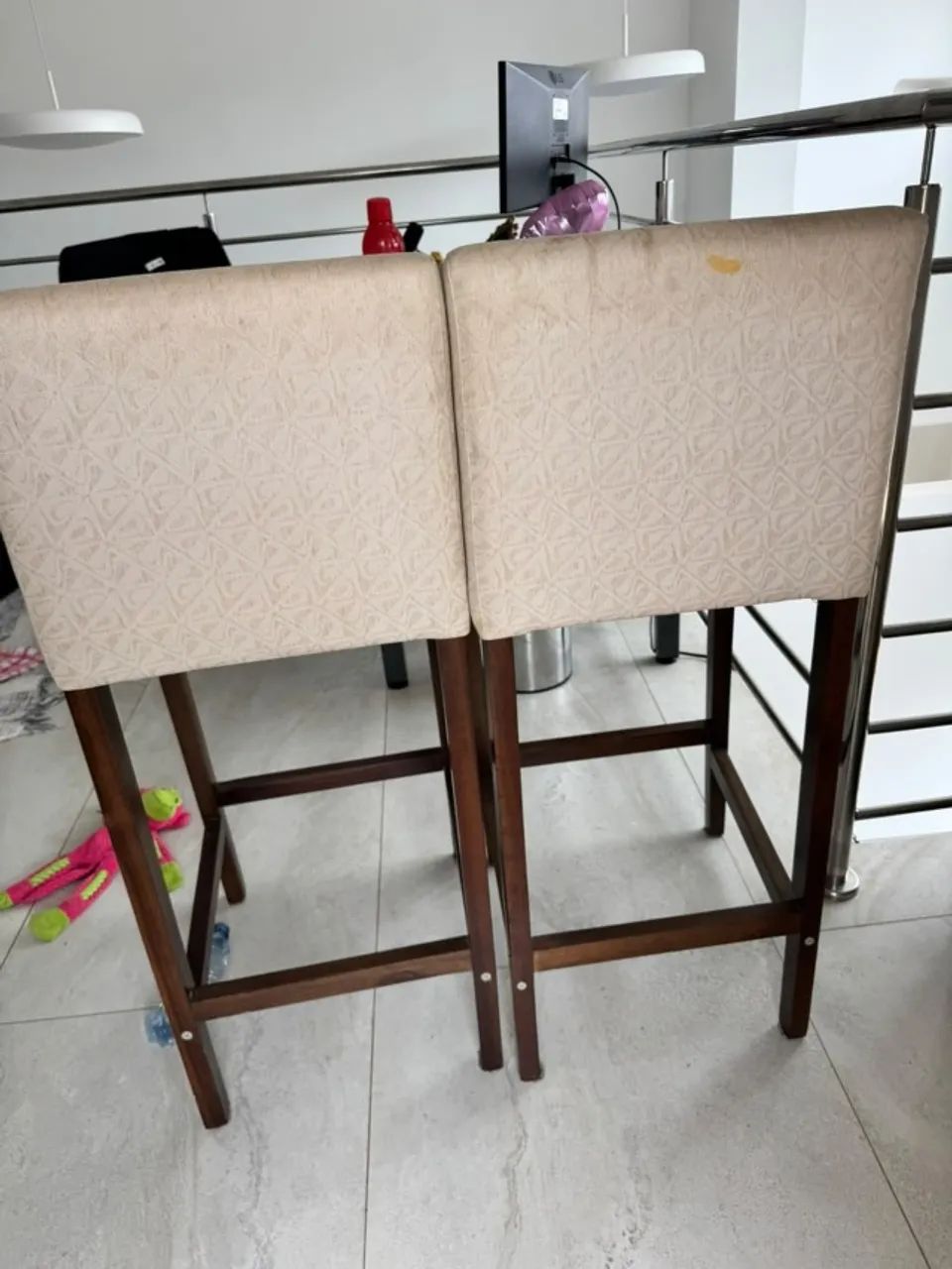 Par de banquetas altas estofadas - Foto 4