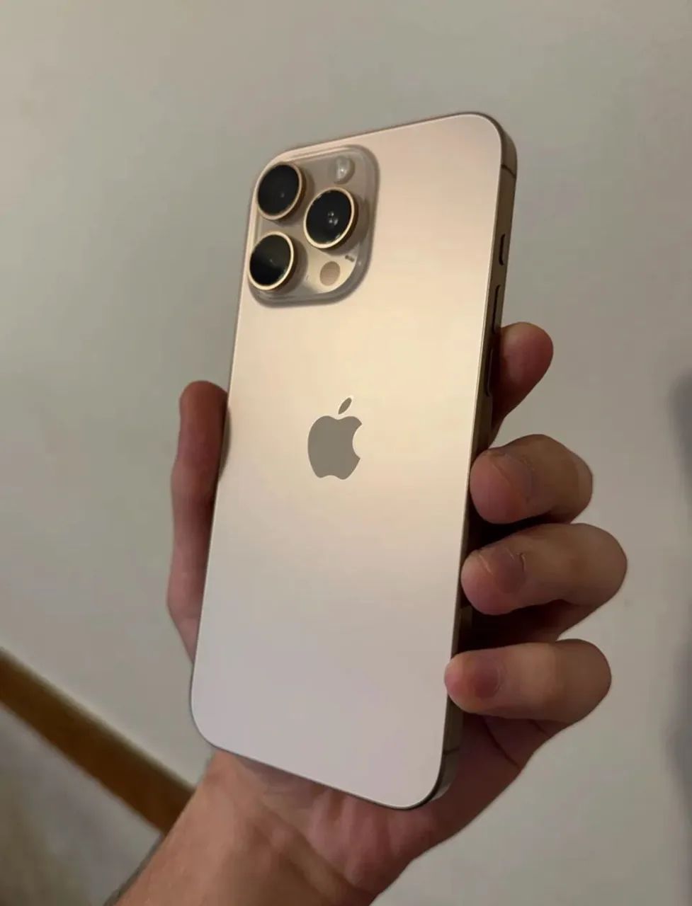 iPhone 16 pro Max - 256 GB - Dourado - Foto 2