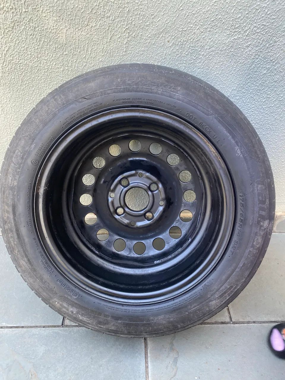 Roda de ferro VW aro 14 com pneu 175/65 R14 - Foto 4