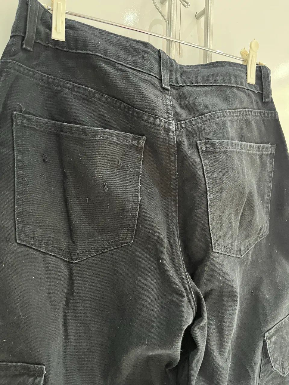 calça wide leg cargo preta  - Foto 4