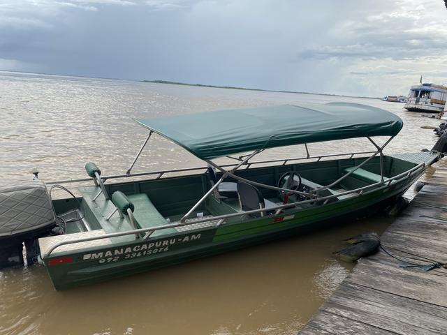 Lancha com motor 40hp
