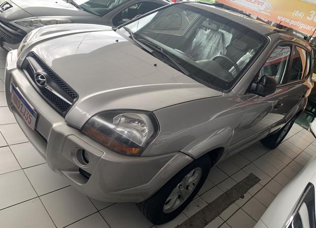 Tucson GLs 2.0 automático de 30.990 por 26.990 - Foto 2