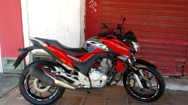 VENDO OU TROCO EM MOTO DE MENOR VALOR COM VOLTA DO INTERESSADO.