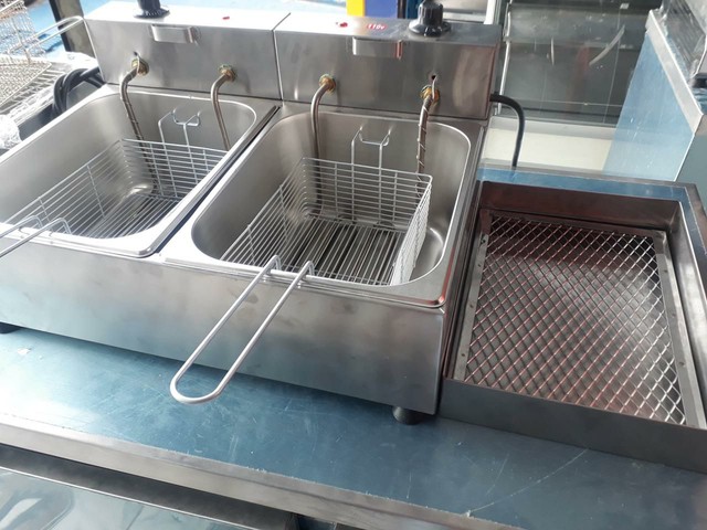 Fritadeira elétrica só óleo industrial inox de 1 ou 2 cubas ou tacho elétrico.  - Foto 4