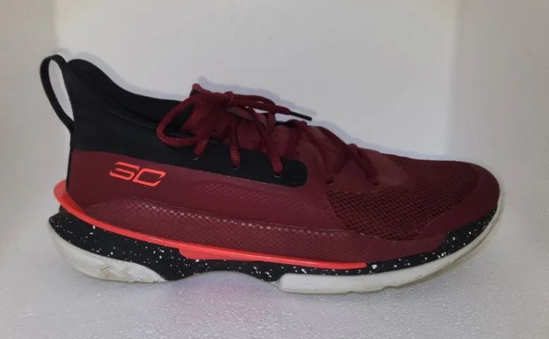 Tênis Under Armour Curry 7 - Vinho+Preto 44 BR - Foto 4